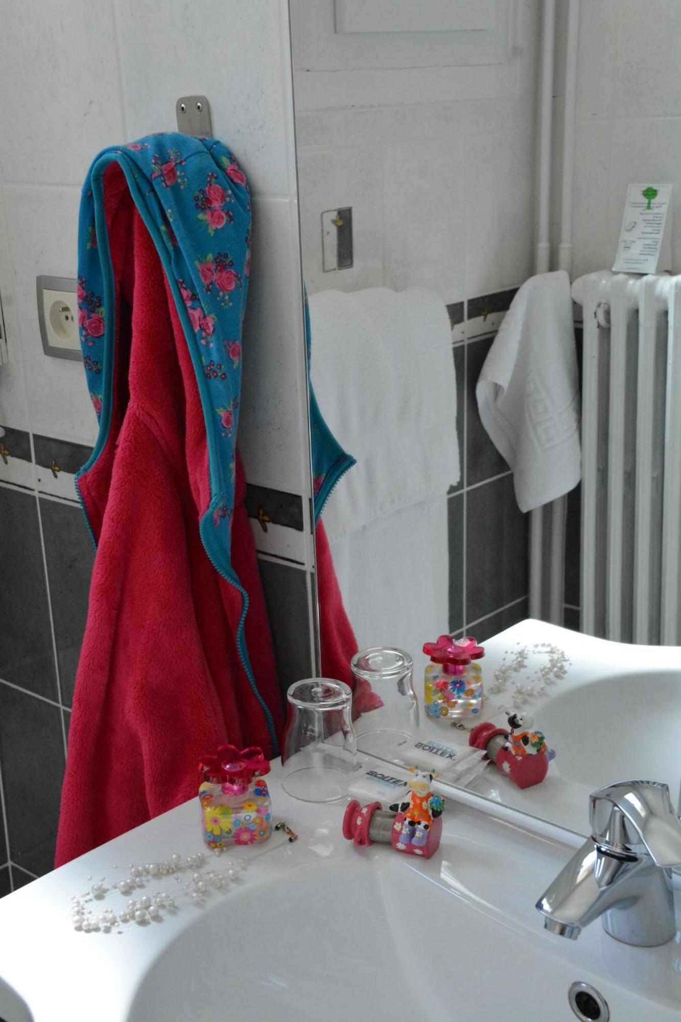 Hotel de France Saint-Geniez-dʼOlt Habitación foto