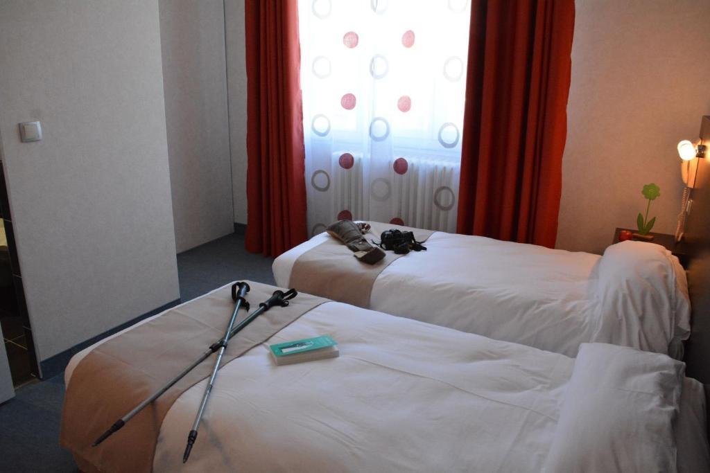 Hotel de France Saint-Geniez-dʼOlt Habitación foto